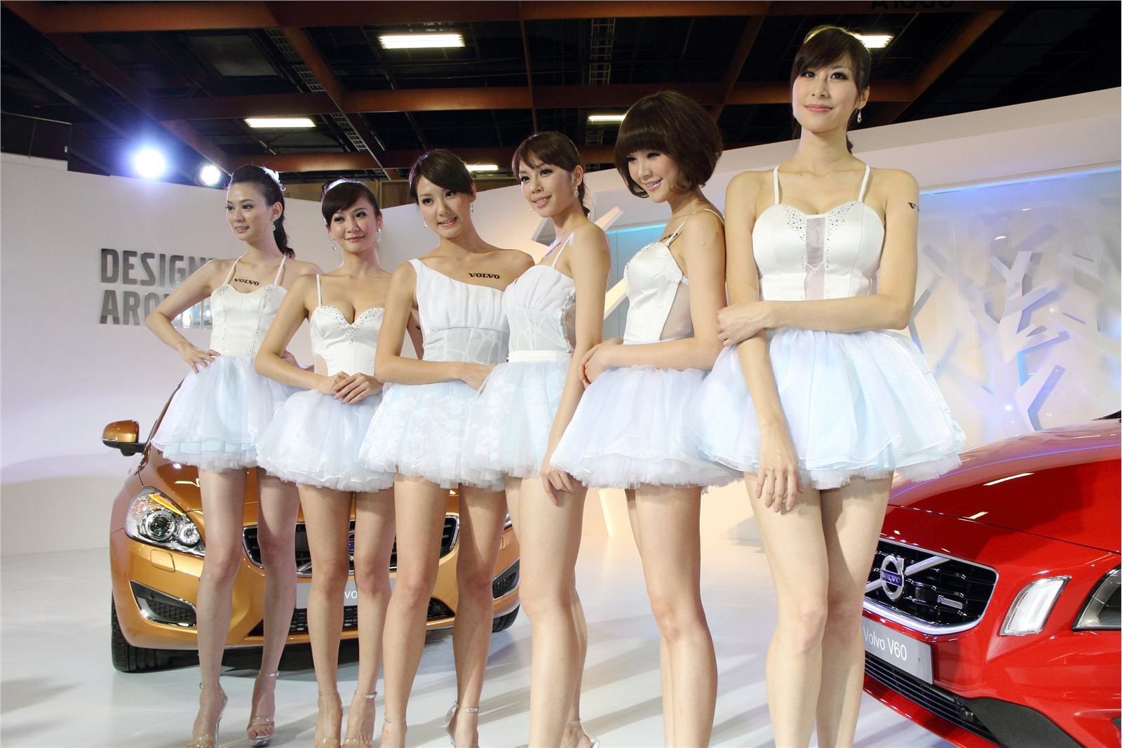 2012模特车展亮相走秀图片 多个美女集合